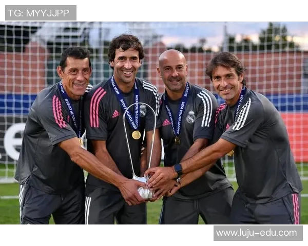 足球明星劳尔独特腿型揭秘与运动表现的关系分析 足球明星劳尔独特腿型揭秘与运动表现的关系分析