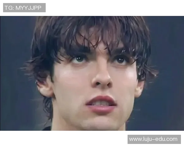 足球明星卡卡球场的传奇故事与不朽回忆带你重温绿茵场上的辉煌瞬间 足球明星卡卡球场的传奇故事与不朽回忆带你重温绿茵场上的辉煌瞬间