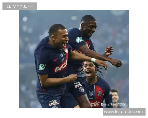 足球明星吃人视频合集揭秘球场背后的奇闻趣事与精彩瞬间