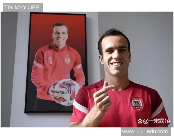 足球明星喜结良缘正式宣布婚讯引发球迷热议与祝福