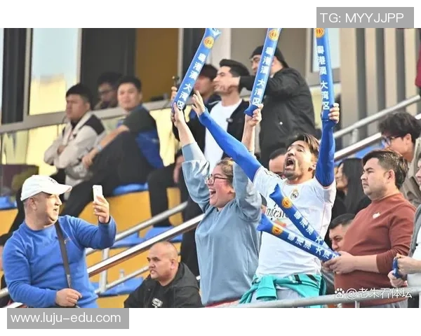 足球明星因表现不佳被教练罚跪下引发热议球迷反应各异