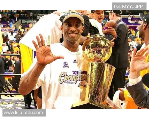 足球明星在比赛中向科比致敬展现运动精神与传奇影响力