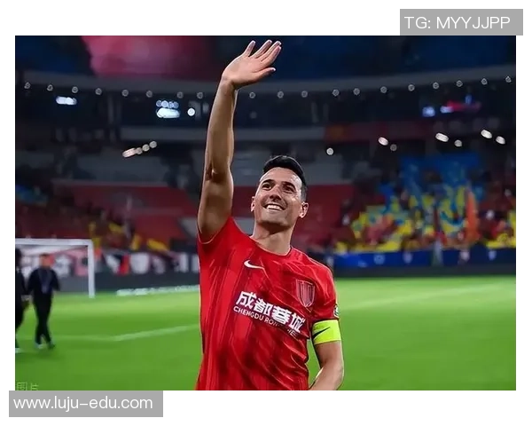 足球明星拍卖创下700万高价引发球迷热议与市场关注