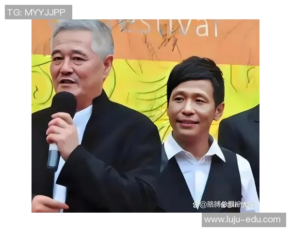 足球明星挑战麻辣面极限美食赛场的火辣体验与欢乐瞬间