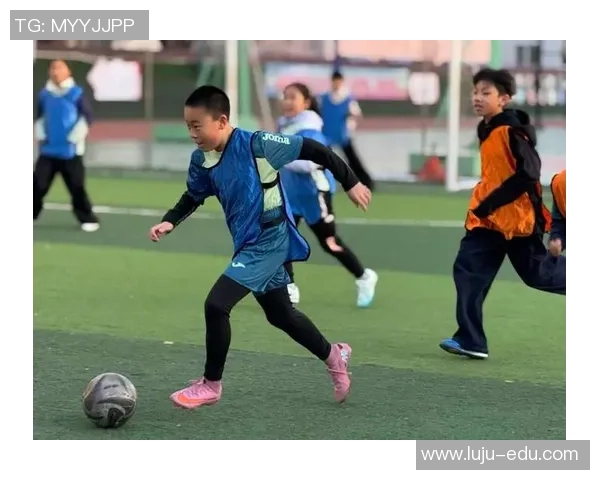 足球明星挑战水果踢球赛场趣味瞬间精彩集锦 足球明星挑战水果踢球赛场趣味瞬间精彩集锦