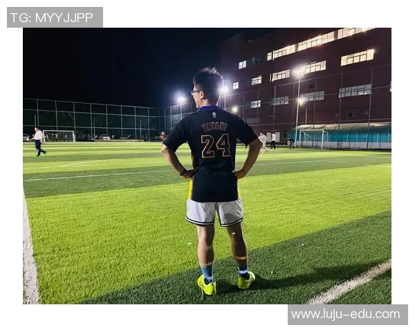 足球明星时尚穿搭解析如何在球场外展现个人魅力与风格