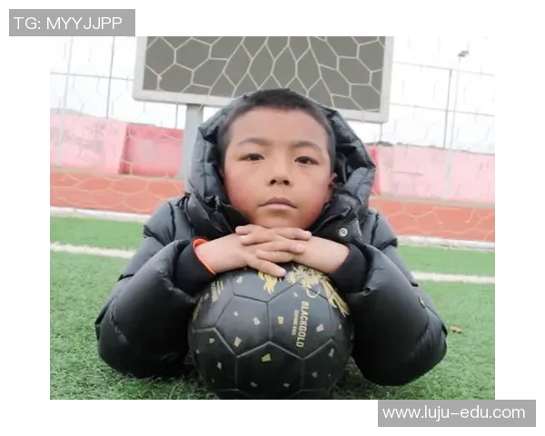 足球明星的孩子们颜值爆表引发热议时尚与运动的完美结合