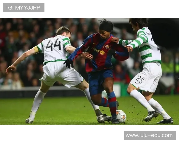 足球明星的美丽伴侣们谁的妻子最令人心动与惊艳