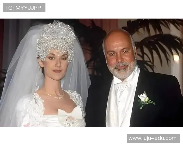 足球明星的爱情故事揭秘他们的妻子和伴侣背后的精彩人生 足球明星的爱情故事揭秘他们的妻子和伴侣背后的精彩人生