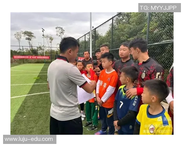 足球明星签名会盛大开启球迷齐聚一堂共庆足球盛宴